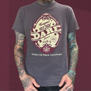 Y2k DARE drugs t shirt Murray Utah gray burgundy fruit loom mens  M